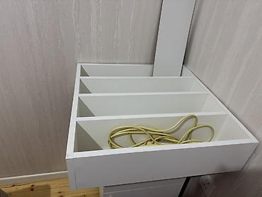 ev radiyatoru: Açarla kilidlənən çekmecəli mobil kabinet və üstü bölməli rəf - Rəng — 3