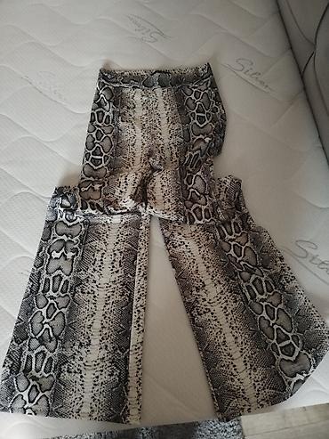 Farmerke: Dve ženske farmerke – različiti modeli i bendovi. 1) Sinsay skinny — 14