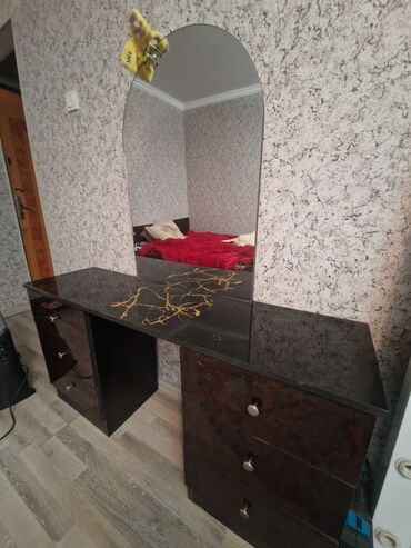 столик для кровати: Б/у, С зеркалом