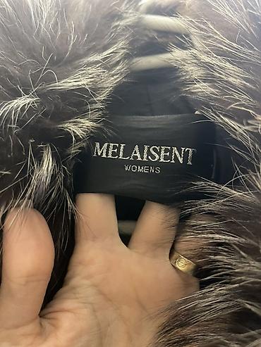 qar geyimi: MELAISENT Womens brendi qadın kürkü - Rəng: qara, boz-gümüş tonlarda — 1