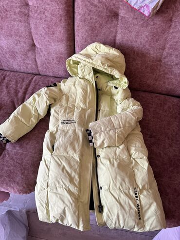 Пуховики и зимние куртки: Салатовый цвет 
134 см