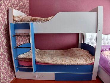 Manejlər: Şirin xIkimertebe charpayi 200 Azn. Uzunluq 2metr. Matras var. Unvan