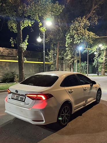 lider auto: Toyota Corolla: 2022 г., 1.8 л, Гибрид, Седан — 3