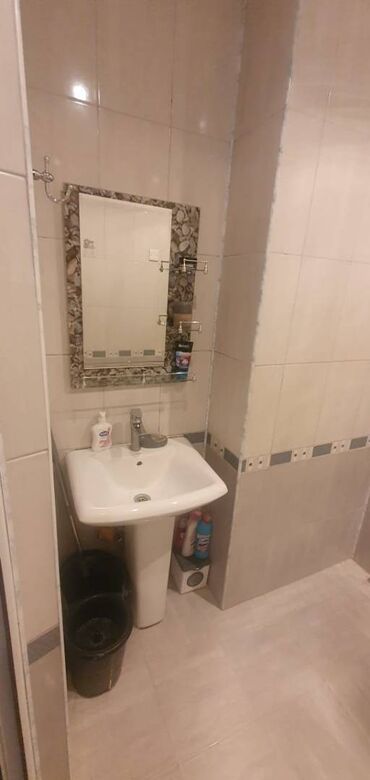 Uzunmüddətli kirayə mənzillər: Əmkal bütün növ mebel və məişət əşyaları ilə təchiz olunub. 24 saat — 6