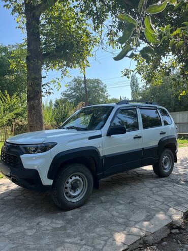 шины лето 205 55 16: Белый внедорожник LADA Niva Travel с черными элементами дизайна