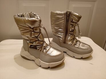 Čizme: Očuvane vodootporne, prijatne i tople čizmice za devojčice – broj 28 — 1