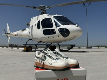 черные форсы: Кроссовки Nike Air Force 1 в классическом белом цвете с коричневой