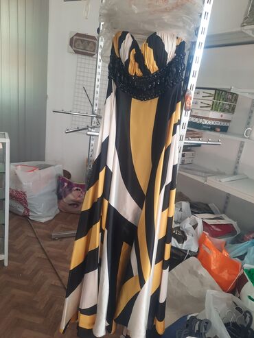 Ziyafət donları: Jovanni brend.temiz ipekden ortasi iri gawlarla bezedilmiw klyow model -da lalafo.az — 2 Ziyafət donları: Jovanni brend.temiz ipekden ortasi iri gawlarla bezedilmiw klyow model — 2