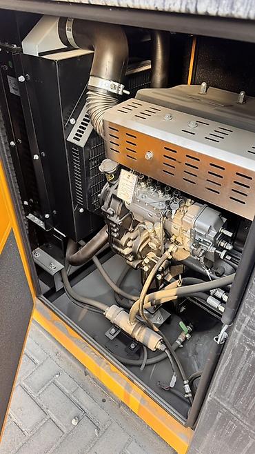 бесшумные генераторы: Дизельный генератор Heavy Duty Silent, 100 кВт - Мощность: 100 кВт — 3