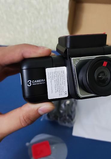 3 kameralı videoregistrator: 3 kameralı videoqeydiyyatçı. Yenidir. İstifadə edliməyib. Ragistrator — 2