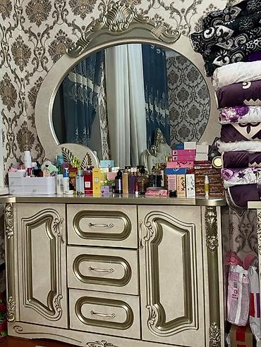 Спальные гарнитуры: Спальный гарнитур, Б/у, Двуспальная кровать, Трюмо, Тумба, цвет - Бежевый — 4