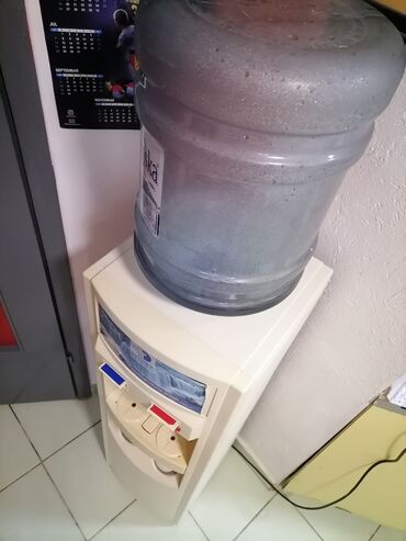 Kuleri za vodu: Aparat za vodu za balon od 19l i vez je balona
 Mirjevo — 7