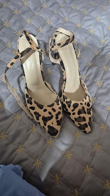tuklu: Leopard naxışlı qadın ayaqqabısı
- Üst material: tüklü — 1