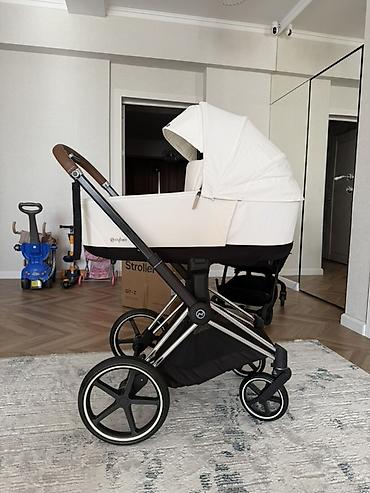 ам ням: Коляска Cybex Priam 4 Белая люлька Черный прогулочный блок Полный — 1