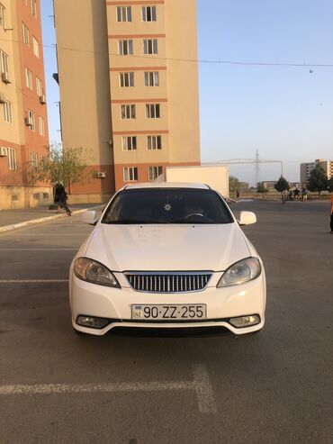 daevo gentra: Daewoo Gentra: 1.5 l | 2014 il Sedan