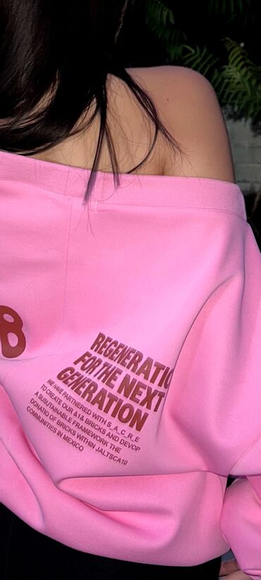 парные вещи: Свитшот oversize розового цвета с принтом. - Модель с широким