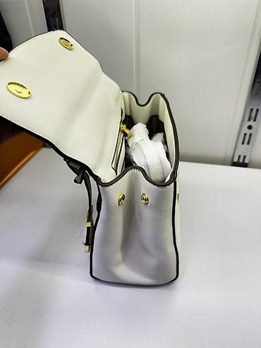 часы гармин капитан 2: Сумка Michael Kors, модель с верхней ручкой, белый цвет. - Материал — 3