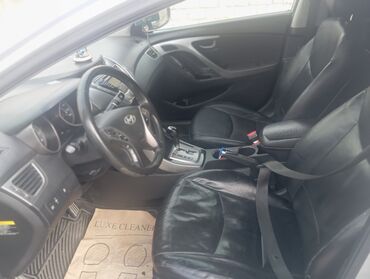 Hyundai: Hyundai Elantra: 1.8 l | 2012 il Sedan — 10