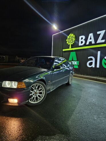 BMW: BMW 3 series: 1.8 l | 1996 il Sedan — 5