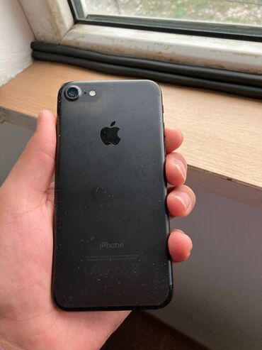 Apple iPhone: IPhone 7, Б/у, 128 ГБ, Черный, Зарядное устройство, 83 %