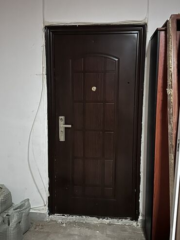 Bunker qapıları: Hundurluk-208 en-96 ev giriş qapısı satılır. Qapının vəziyyəti