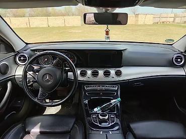 Mercedes-Benz: Mercedes-Benz E-Class: 2 l | 2017 il Sedan — 9