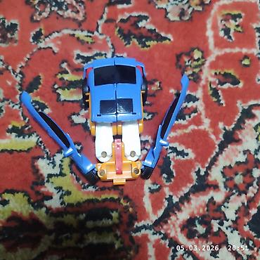 Игрушки: Игрушка-трансформер, способная менять форму из автомобиля в робота — 11