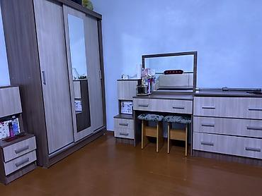 silver kitchen: Спальный гарнитур, Б/у, Комод, Двуспальная кровать, Тумба, цвет - Коричневый — 1