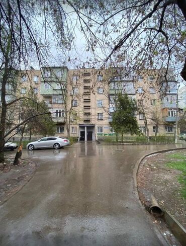 срочно продаётся 1 комнатная квартира в районе ошского рынка по улице кенсуйская: 1 комната, 30 м², Индивидуалка, 4 этаж, Косметический ремонт