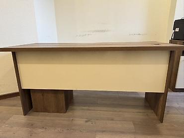 Ofis mebeli: Ofis masaı – taxta teksturalı, düz xəttli dizayn. - Material: Mebel — 1