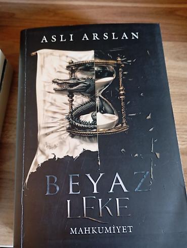 Книги и журналы: "Beyaz leke" kitabı. içleri tertemizdi hec oxunmayib. Kitab skafda — 4