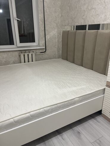 Двуспальные кровати: Двуспальная кровать, С матрасом, длина - 2 см
