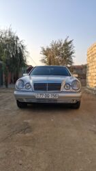 Mercedes-Benz: Mercedes-Benz E-sinfi sedan (W210 kuzov) – gümüş rəng. Texniki — 14