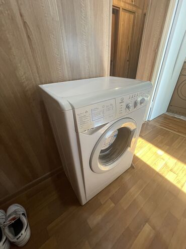 скупка стиральную машину: Стиральная машина Indesit, Б/у, Автомат, До 6 кг
