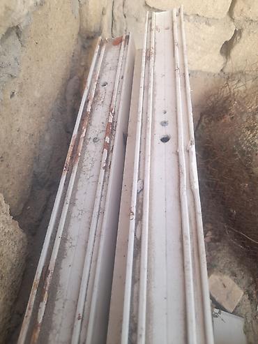 tolet: İşlenmiş plastik qapilar cox möhkemdi 2 ededdi el gezdirilse yaxsidi — 2