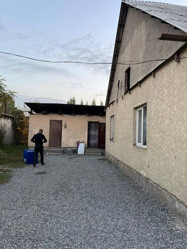 срочно в связи с переездом: Дом, 150 м², 8 комнат, Агентство недвижимости, Косметический ремонт