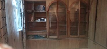 Dolablar: Açılan, 6 qapı Düz dolab, Stenka