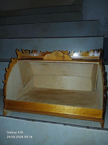 Digər: Taxtadan çörək qutusu (bread box). Mətbəx üçün nəzərdə tutulmuş bu — 3