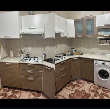 Mətbəx mebeli: Kuxna mebeli ela vəziyyətdədir üstünde moyka verilir ölçü 2/2. 250₼