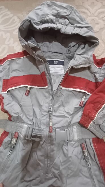 Верхняя одежда: Продаётся детские комбинезоны в отличном состоянии для ребёнка от — 2