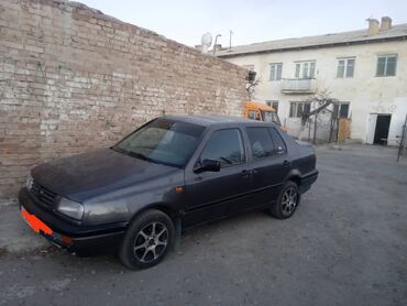 Volkswagen: Volkswagen Vento: 1993 г., 1.8 л, Механика, Бензин, Седан