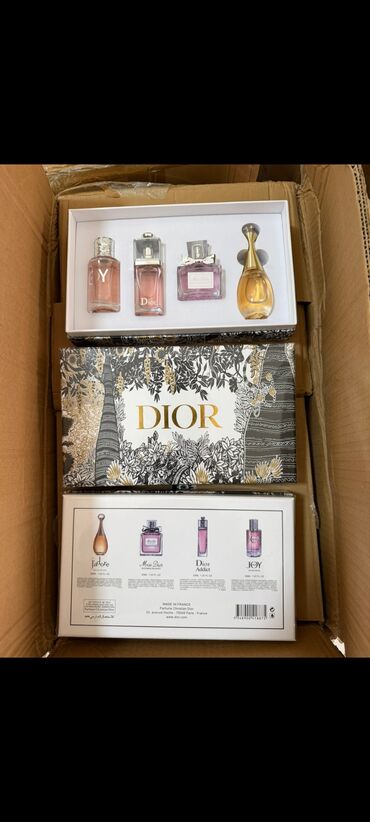 Ətriyyat: Victoria’s Secret Bombshell və Chanel mini ətir dəstləri.kompanya — 10