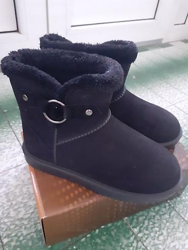 skecers bele patike: Vodootporne ženske čizme sa unutrašnjom postavom u broju 37. Boja — 3