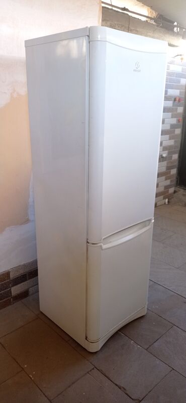 Soyuducular: 2 qapılı Indesit Soyuducu Satılır, rəng - Ağ — 10