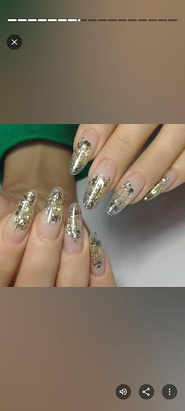 ten effekti qaş: Xidmət: Gel manikür – şəffaf baza üzərində qızılı folqa və parıltılı — 1