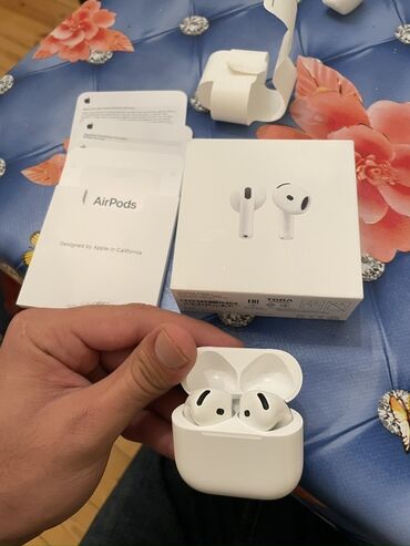 Наушники: Apple AirPods 4 Dinamik baş izləmə ilə Spatial Audio uyğunluğu