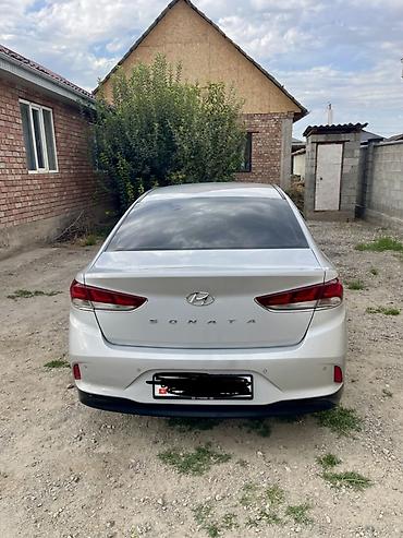 x class: Седан бизнес-класса, серебристый кузов. Основные особенности: - — 5