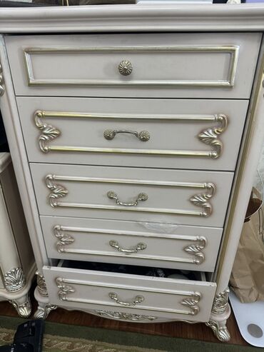 Двуспальные кровати: 🏠 Сдаётся 4-комнатная квартира в центре города на долгий срок ✨ — 4