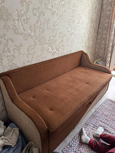 sofa: Рогожка), фактурная; основной цвет — тёплый коричневый, контрастные — 1