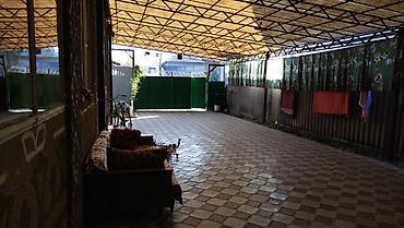 Продажа коттеджей и домов: Дом из пяти комнат имеется хоз постройки сарай на 10 голов, два — 7